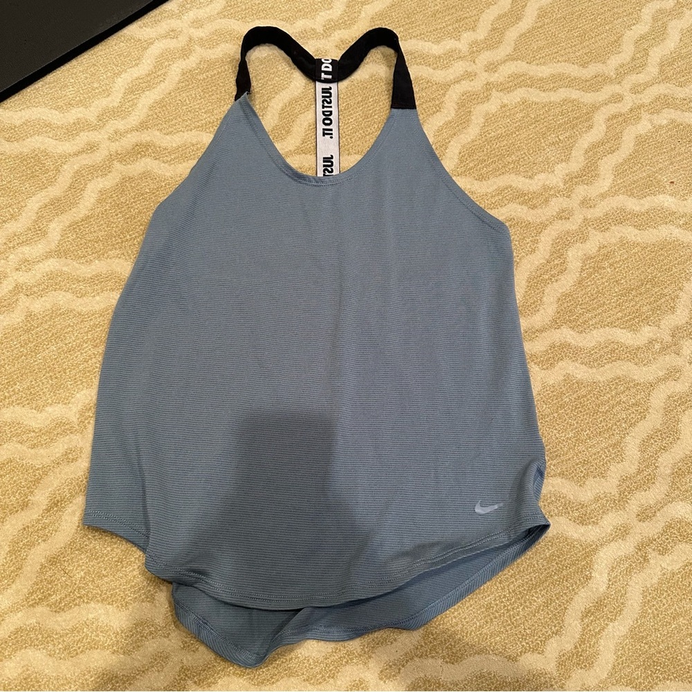 Nike work out tank size small